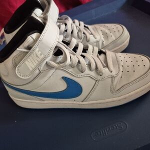 Nike White and Blue Sneakers